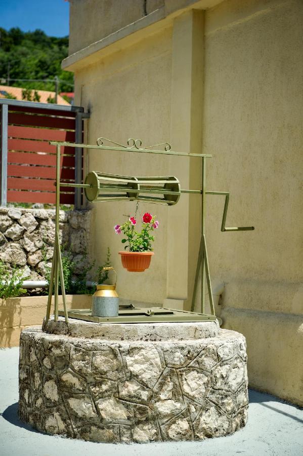 Garbis Garden View Apartment Valsamata Exterior photo